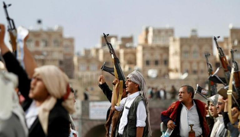 عناصر من مليشيات الحوثي الإرهابية - أرشيفية
