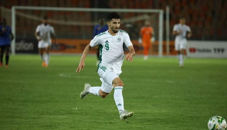 محمد الأمين عمورة لاعب منتخب الجزائر