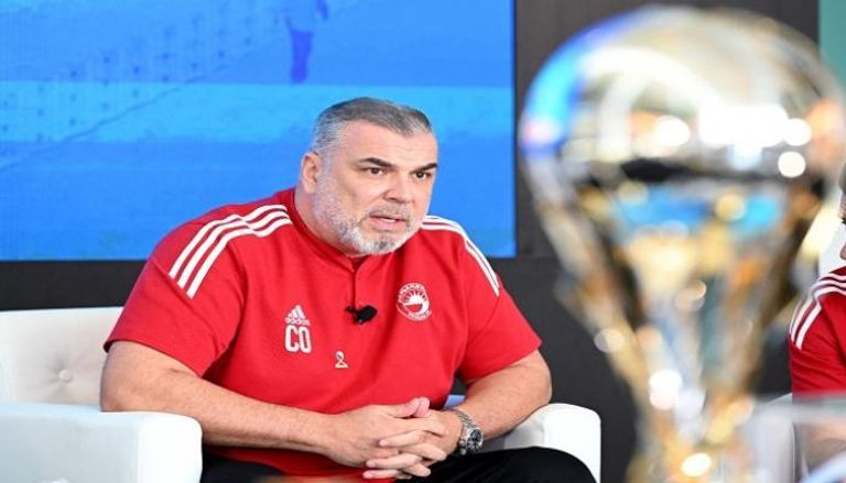 كوزمين أولاريو مدرب الشارقة الإماراتي