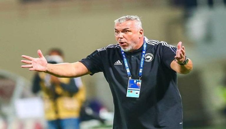 كوزمين أولاريو مدرب الشارقة الإماراتي