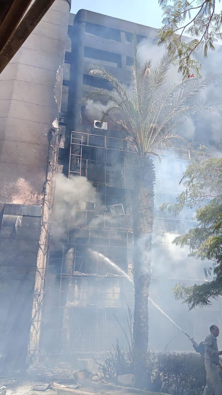 الحريق لحظة نشوبه في المبنى
