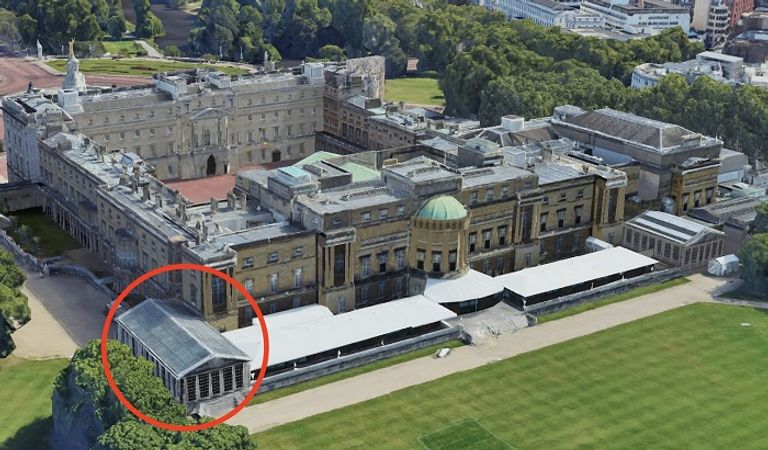 الملك تشارلز مع قرينته الملكة كاميلا