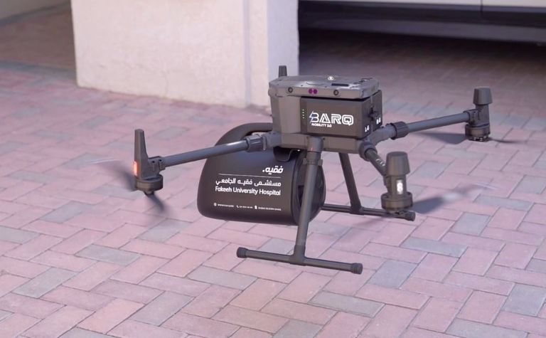 الطائرة الدرون الخاصة بمستشفى فقيه الجامعي في السماء