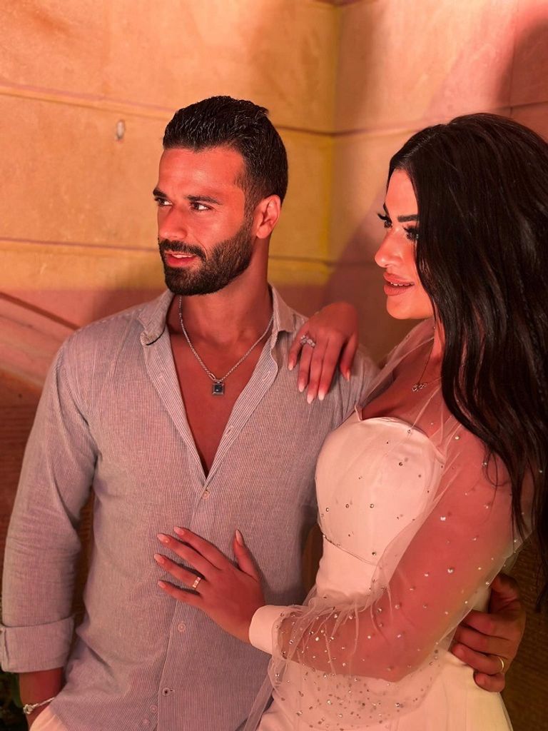 ميرنا نور الدين وزوجها