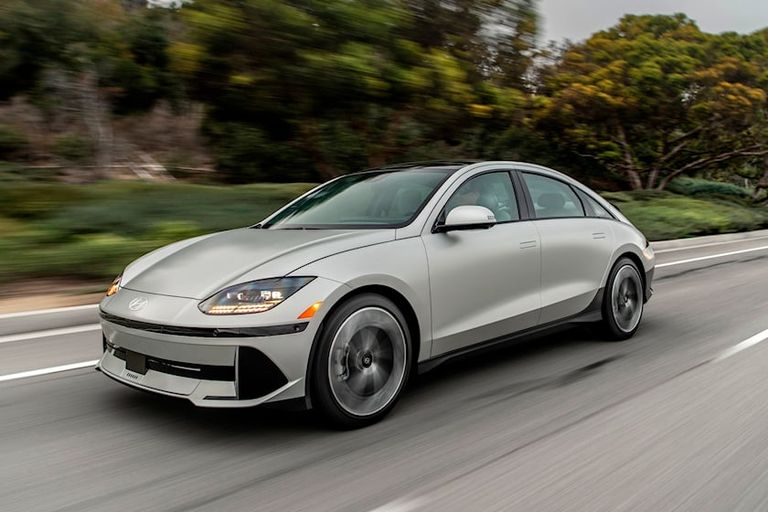 Hyundai Ioniq 6 Mercedes-Benz EQS Sedan