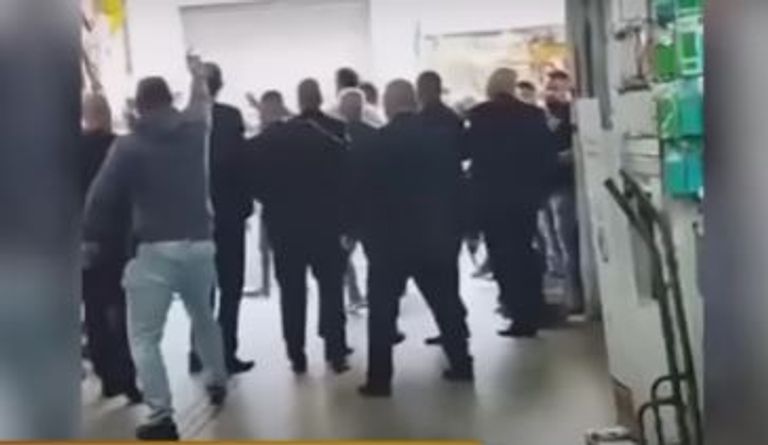 جانب من المشاجرة