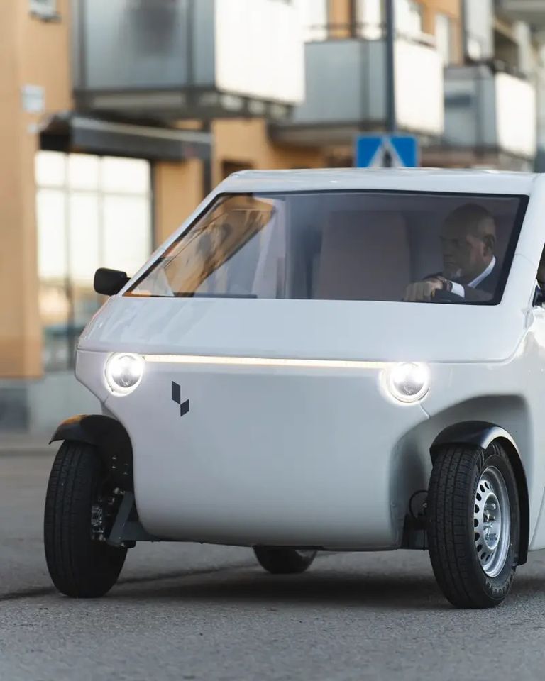 Luvly O سيارة Luvly O