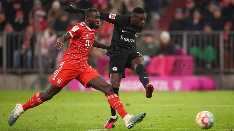 كولو مواني ضد بايرن أوليفر كان وأولي هونيس في بايرن ميونخ