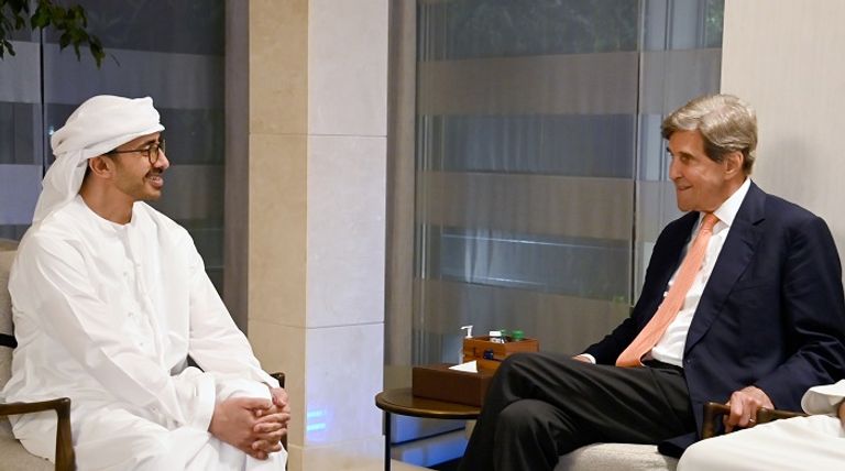 عبدالله بن زايد يستقبل المبعوث الرئاسي الأمريكي الخاص لشؤون المناخ