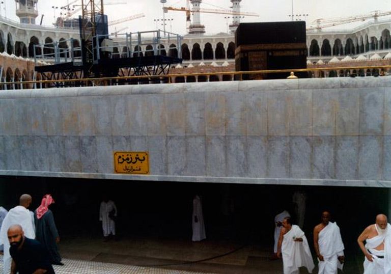 مكان بئر زمزم