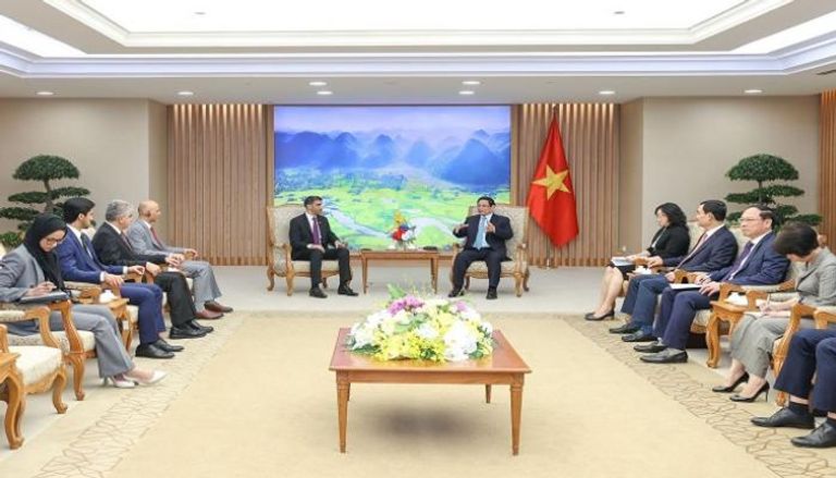 لقاء الدكتور ثاني الزيودي ورئيس وزراء فيتنام - وام