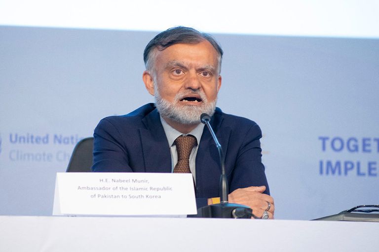 الدكتور نبيل منير وهاري فرولز