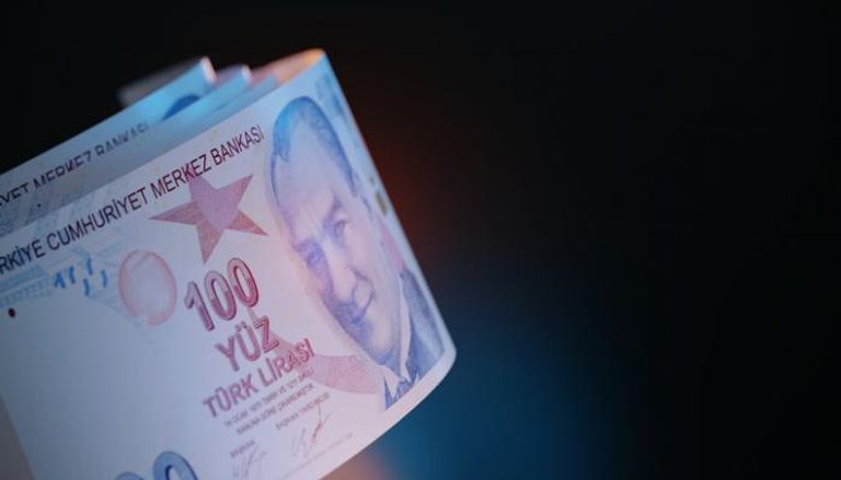 الليرة التركية تفقد 3% وتهوي لقاع قياسي أمام الدولار