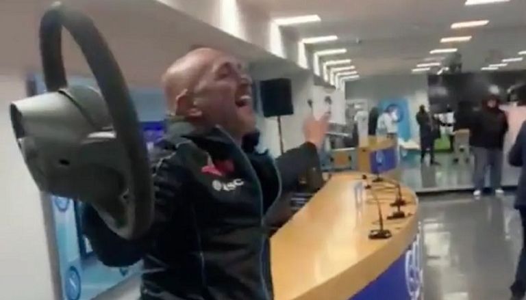 لوسيانو سباليتي يحتفل بالمقود المسروق