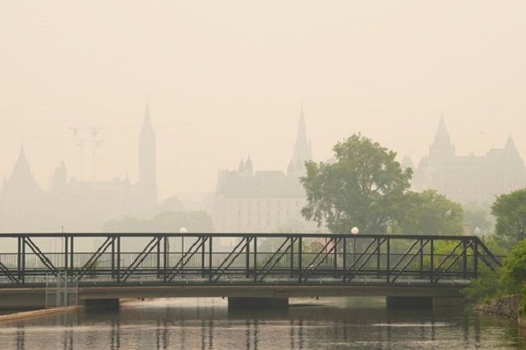 الأجواء الأمريكية يلفها دخان سام