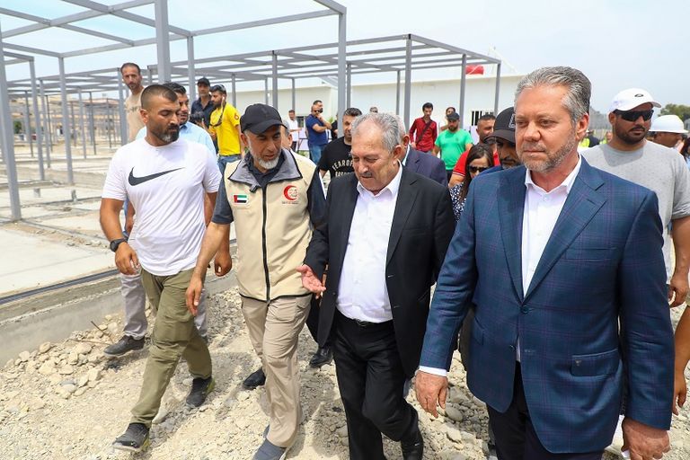 المهندس حسين عرنوس أثناء الزيارة