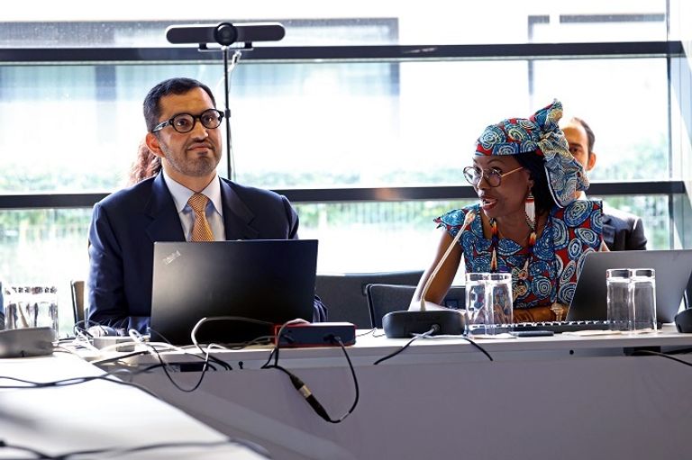 لقاء تنسيقي بين الدكتور سلطان الجابر وتجمع الشعوب الأصلية