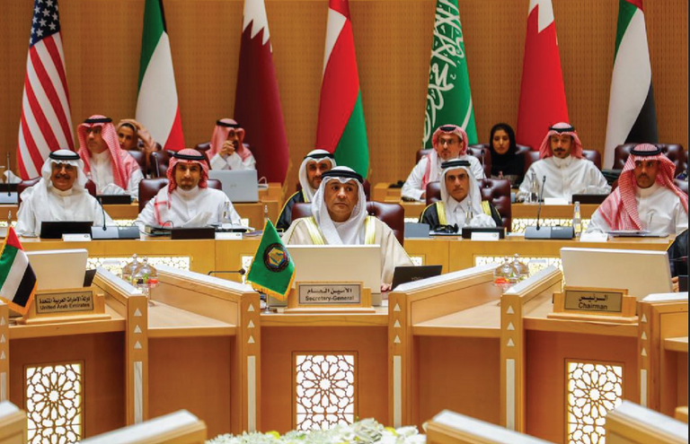 وزراء خارجية دول الخليج ورئيس مجلس التعاون مع بلينكن أثناء اجتماعهم بالرياض