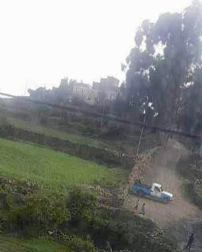 دورية حوثية تقل عددا من عناصر المليشيات - أرشيفية