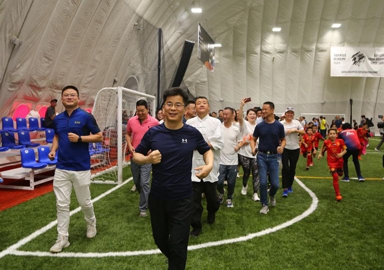 القنصلية الصينية بدبي تنظم مبادرة "المشي الأخضر" دعما لـ "COP 28" القنصلية الصينية بدبي تنظم مبادرة