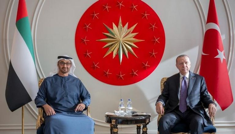 الرئيس الإماراتي ونظيره التركي يبحثان تعزيز علاقات التعاون بين البلدين