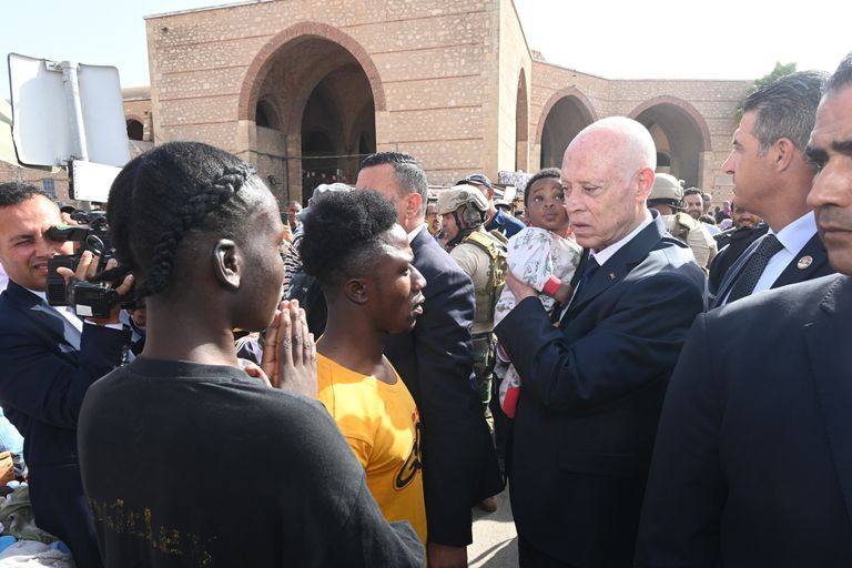 الرئيس التونسي قيس سعيد خلال زيارته محافظة صفاقس