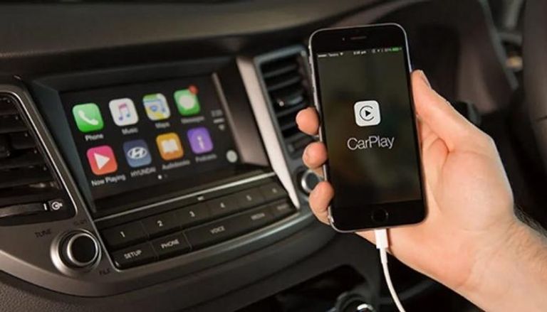 أبل Carplay يتيح دمج العديد من الهواتف الذكية