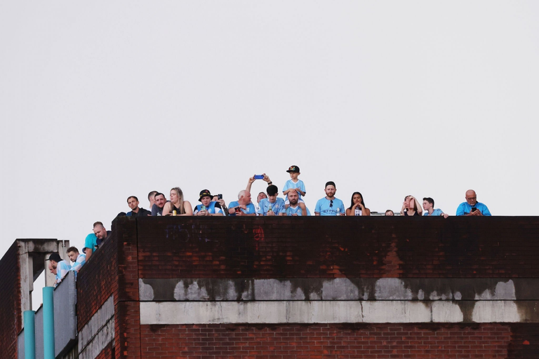 حافلة مانشستر سيتي للاحتفال بالثلاثية