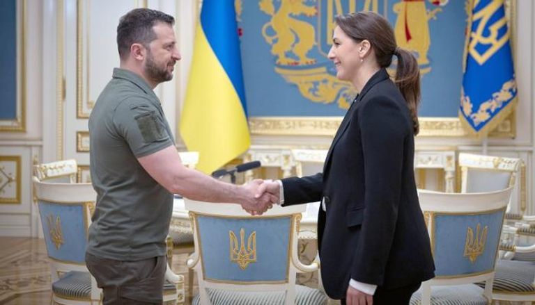 جانب من اجتماع مريم بنت محمد المهيري وأولينا زيلينسكا حرم الرئيس الأوكراني