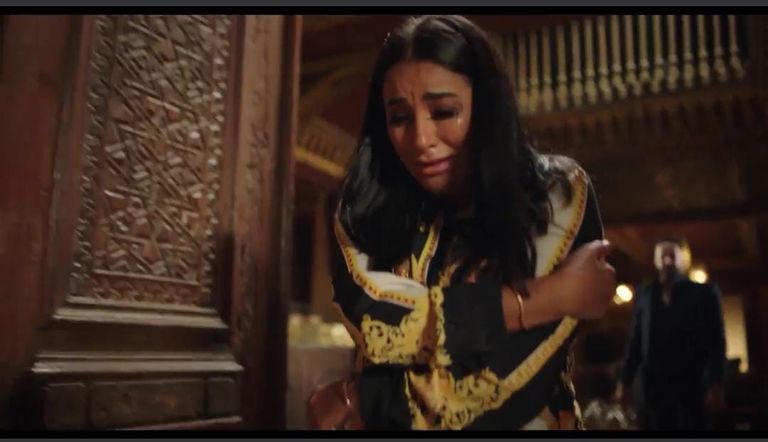 جوري بكر ومنذر رياحنة في مشهد من "جعفر العمدة"