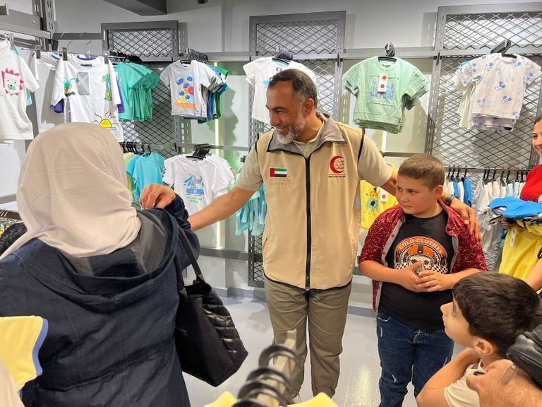 الهلال الأحمر الإماراتي يدعم الأيتام ومصابي السرطان في سوريا