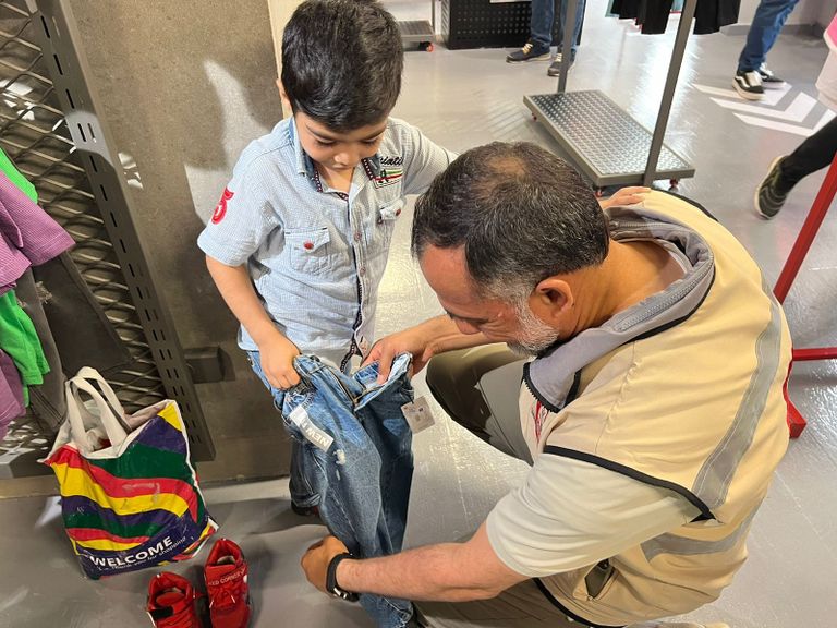 الهلال الأحمر الإماراتي يدعم الأيتام ومصابي السرطان في سوريا