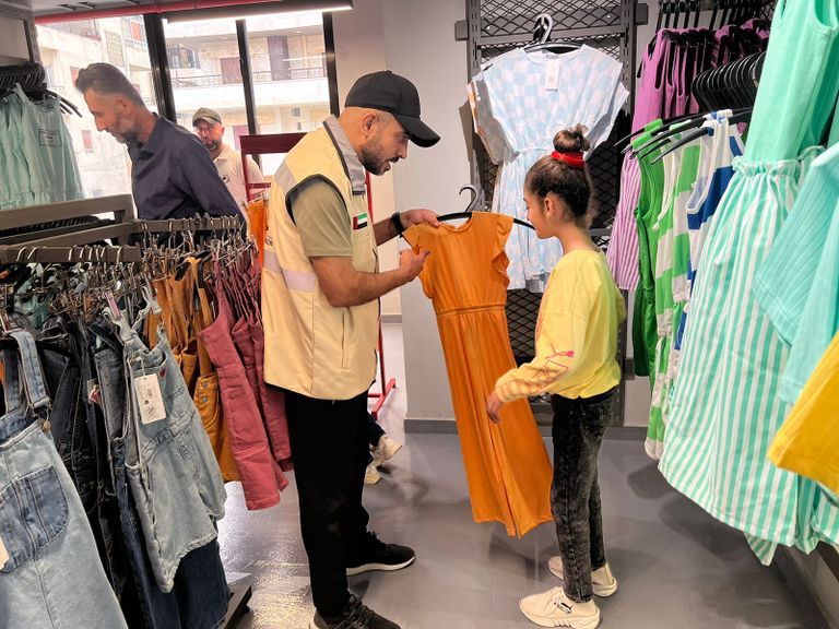 الهلال الأحمر الإماراتي يدعم الأيتام ومصابي السرطان في سوريا