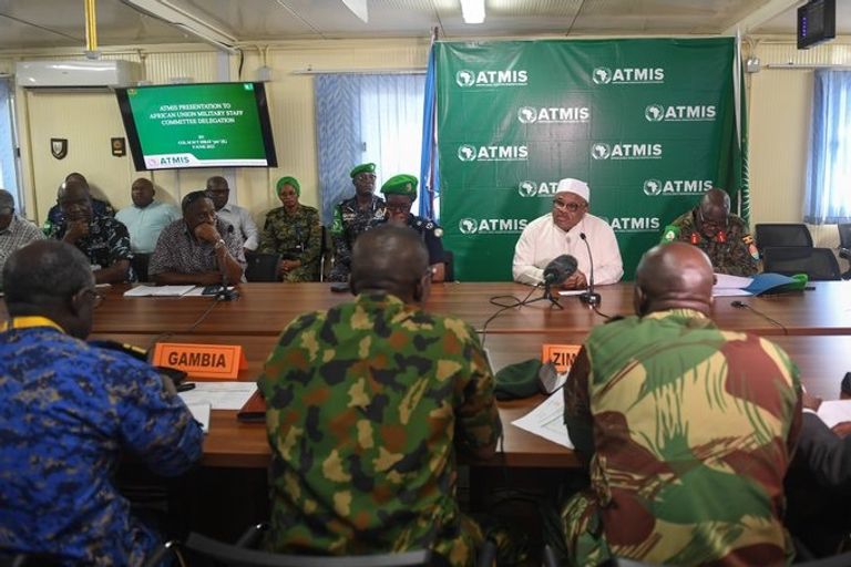 الوفد العسكري الأفريقي قبل مغادرته مقديشو