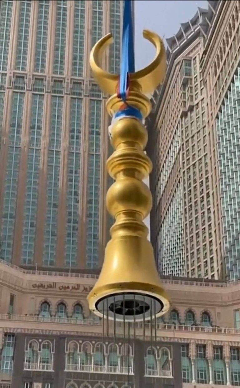 الهلالان لحظة تركيبهما