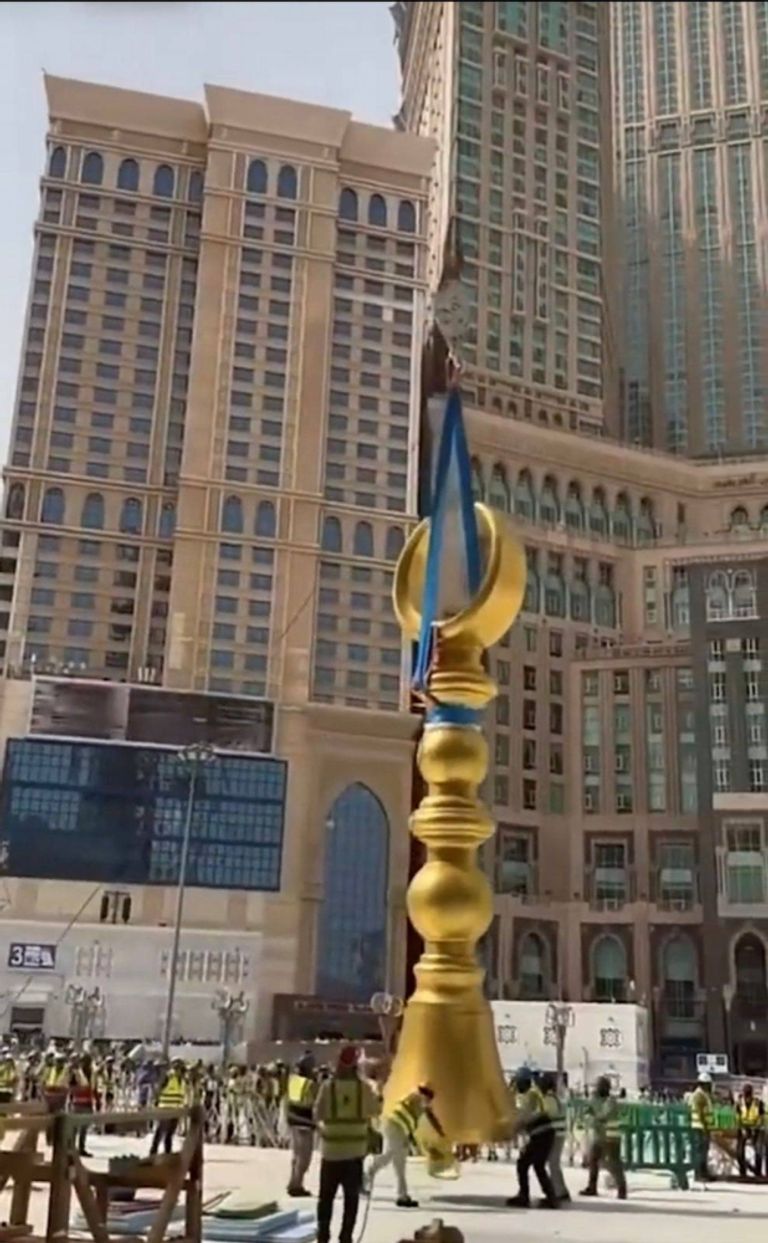 الهلالان لحظة تركيبهما