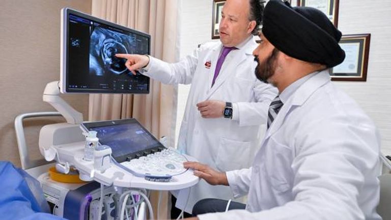 الفريق الطبي المشارك في الجراحة