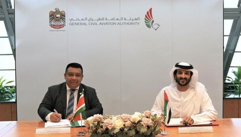الإمارات وسورينام توقعان اتفاقية لتعزيز التعاون في النقل الجوي