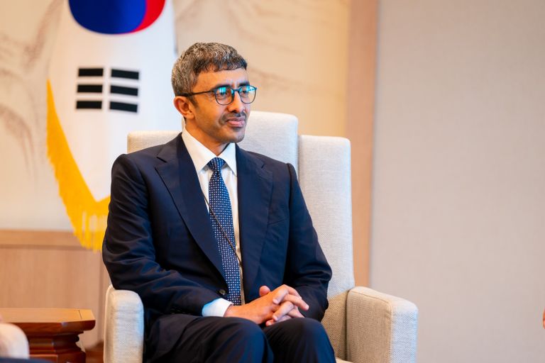 الشيخ عبد الله بن زايد آل نهيان وزير الخارجية الإماراتي الرئيس الكوري الجنوبي يستقبل الشيخ عبدالله بن زايد آل نهيان