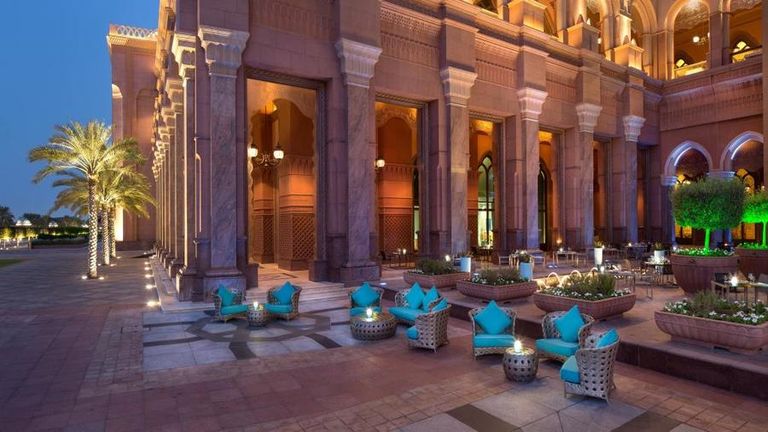 مطعم صياد أحد أفضل المطاعم في أبوظبي أفضل المطاعم في أبوظبي.. أطباق محلية وعالمية تتصدر القائمة