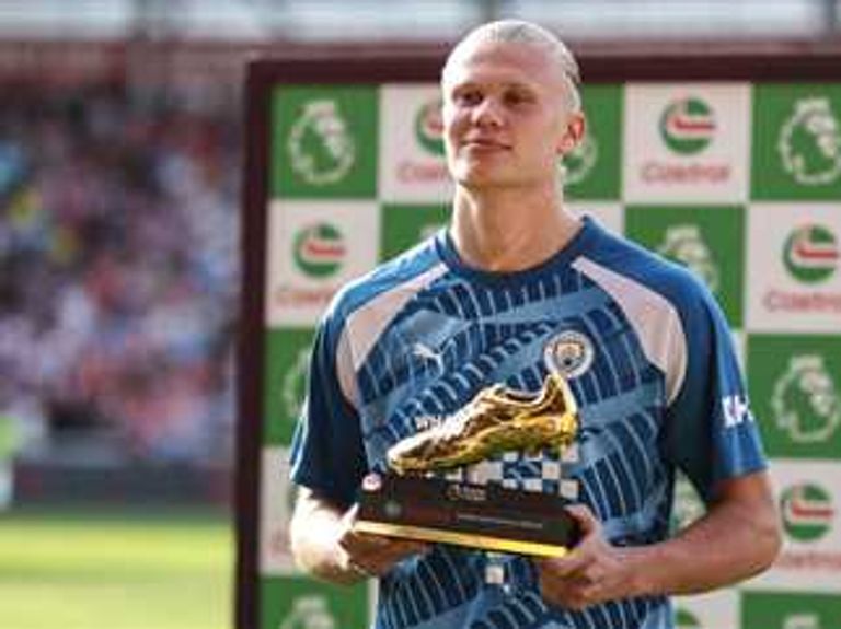 هالاند ليونيل ميسي قائد الأرجنتين وبطل كأس العالم