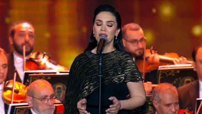 الفنانة مي فاروق