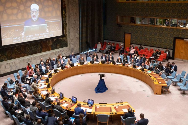 نورة بنت محمد الكعبي وزيرة الدولة الإماراتية رئيسة لجلسة مجلس الأمن