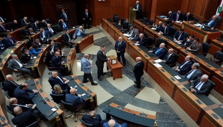 جانب من إحدى جلسات البرلمان اللبناني - رويترز