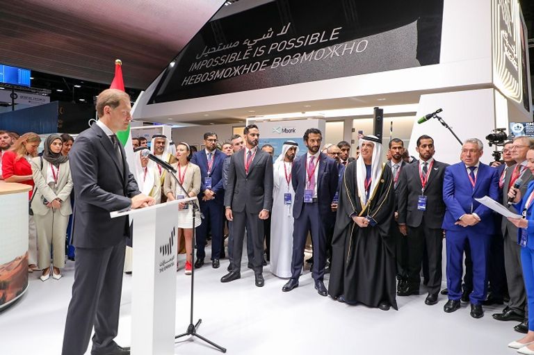 سعود بن صقر يفتتح جناح الإمارات في منتدى سانت بطرسبرغ الاقتصادي الدولي