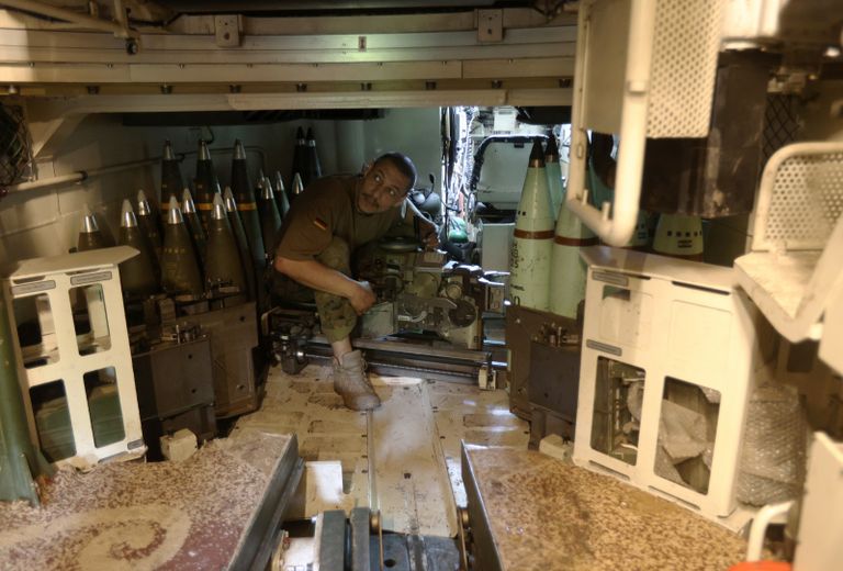 مدفع هاوتزر ذاتي الدفع عيار 155 ملم