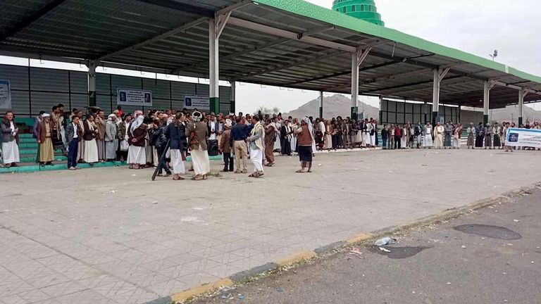 جانب من فض مليشيات الحوثي المظاهرة بصنعاء