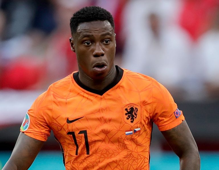 كوينسي بروميس نجم منتخب هولندا السابق كوينسي بروميس نجم منتخب هولندا السابق