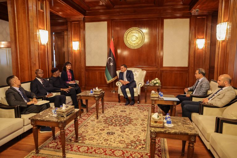 جانب من لقاء المبعوث الأممي عبدالله باثيلي ورئيس المجلس الرئاسي محمد المنفي