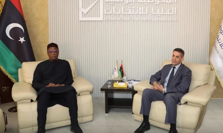 جانب من لقاء المبعوث الأممي عبدالله باثيلي ورئيس المجلس الرئاسي محمد المنفي